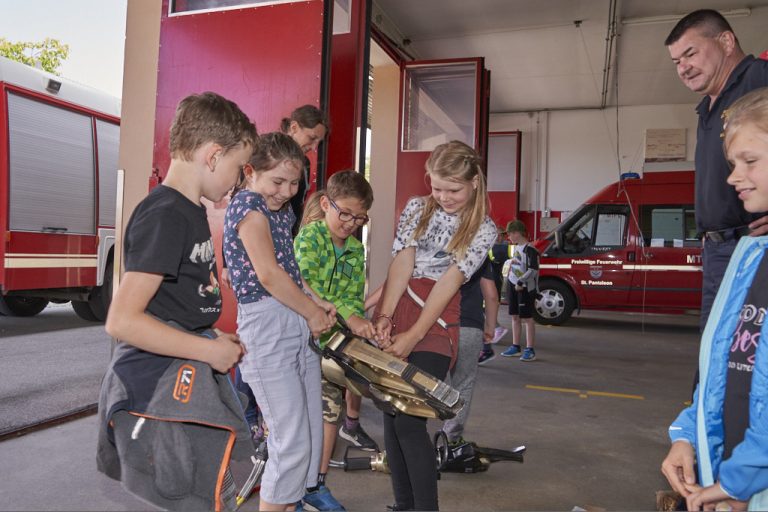 3te Klasse Volksschule zu Besuch bei der Freiwilligen Feuerwehr St. Pantaleon