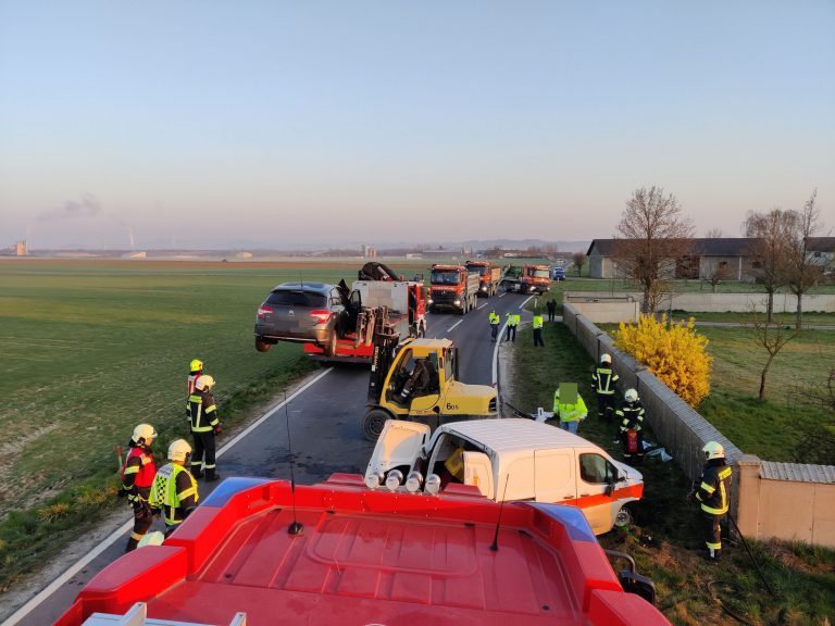 Technischer Einsatz – Verkehrsunfall eingeklemmte Person