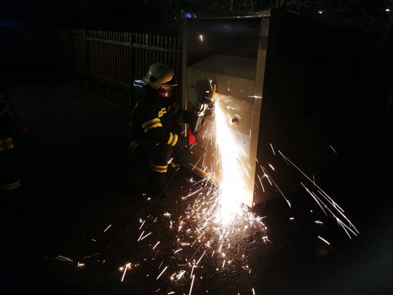 Brandeinsatz eines Altkleider-Containers