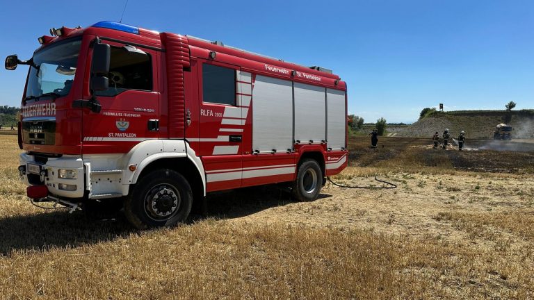 Einsatz-Vegetationsbrand-Feld